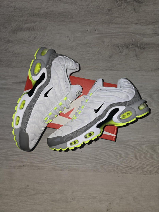 TN BLANCA SUELA VERDE NEON